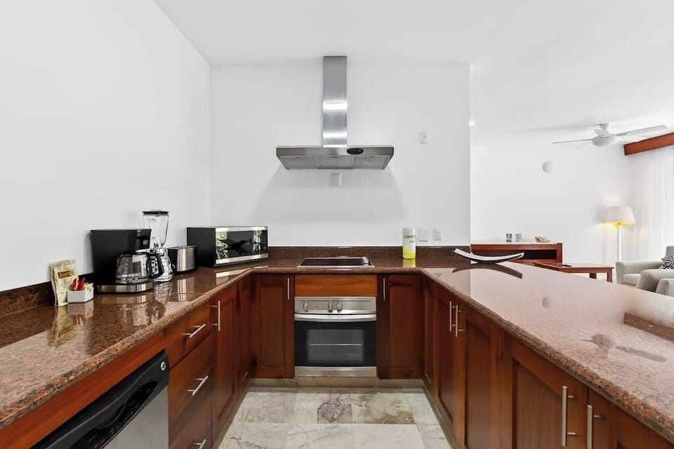 Apartment, 2 Queen Beds, Pool Access, Ocean View (Grand Miramar B205) | Private kitchen