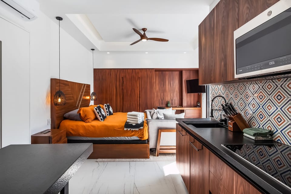Studio, 1 King Bed, Balcony, Ocean View (Madero 320 - 310) | 1 bedroom, individually decorated, individually furnished, bed sheets