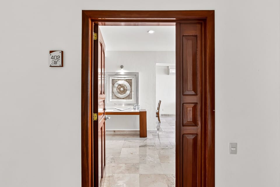 Apartment, Multiple Beds, Pool Access, Ocean View (Grand Miramar A402) | Interior