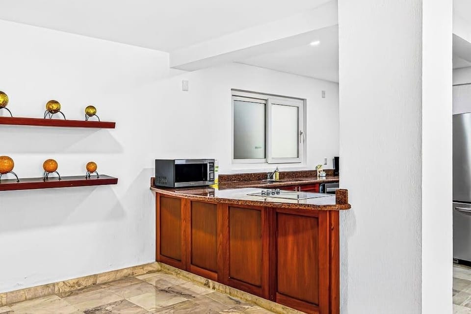 Apartment, Multiple Beds, Pool Access, Partial Ocean View (Grand Miramar B104) | Private kitchen