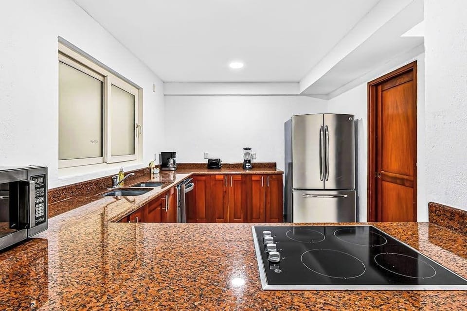 Apartment, Multiple Beds, Pool Access, Partial Ocean View (Grand Miramar B104) | Private kitchen