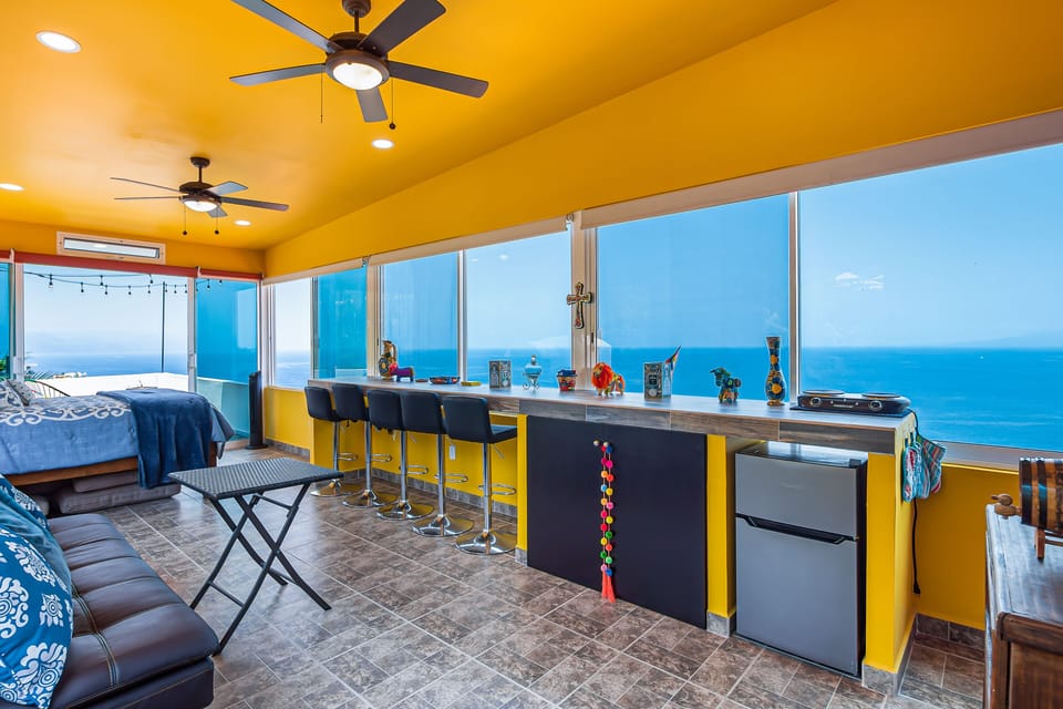 Studio, 1 Queen Bed, Balcony, Ocean View (Gardenias Studio) | Interior