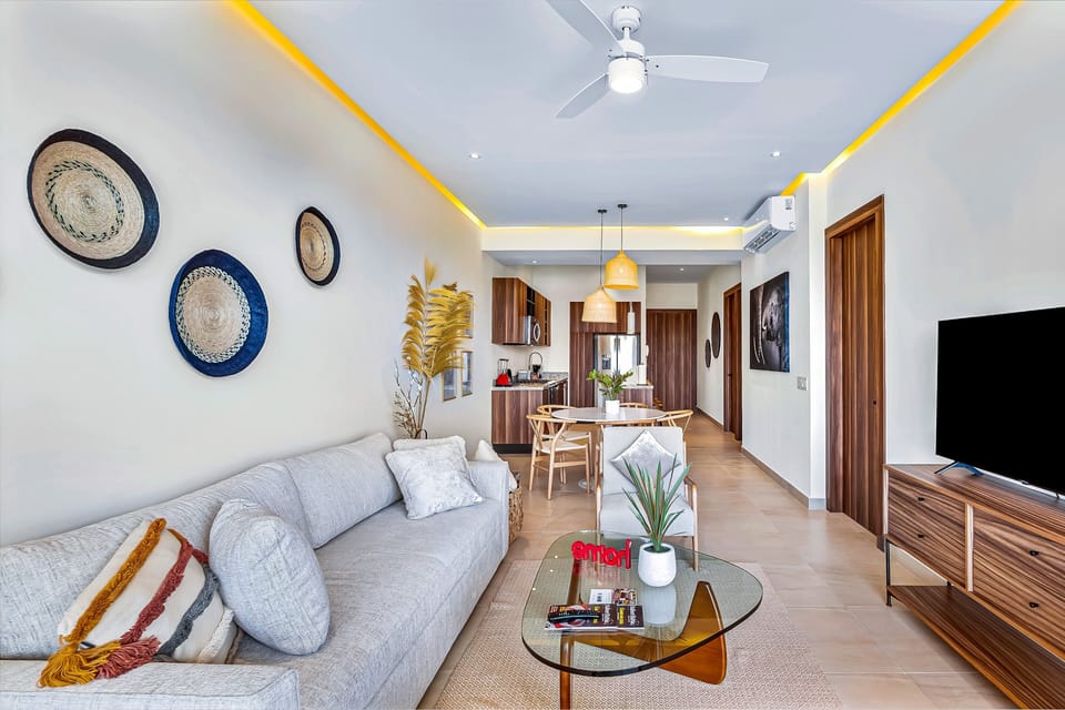 Apartment, Multiple Beds, Pool Access, City View (Twilight Tee at D'Toscana Residencial) | Living area