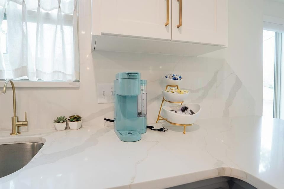 Keurig coffee maker with k pods provided 