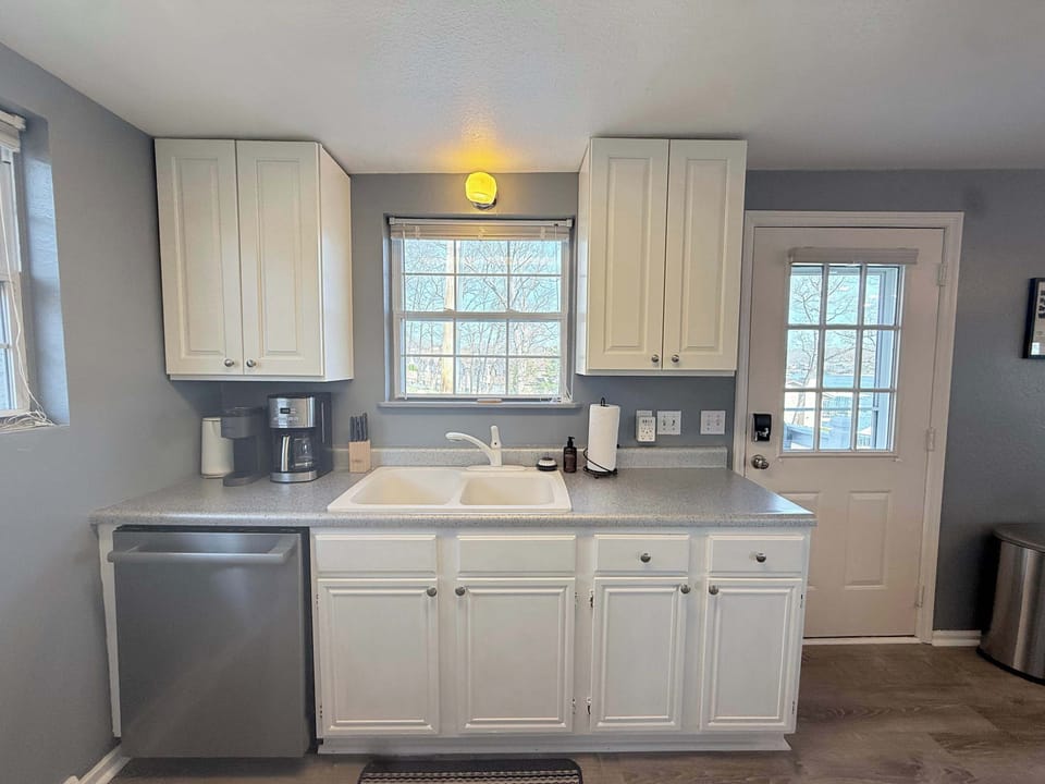 Cozy kitchen, happy hearts