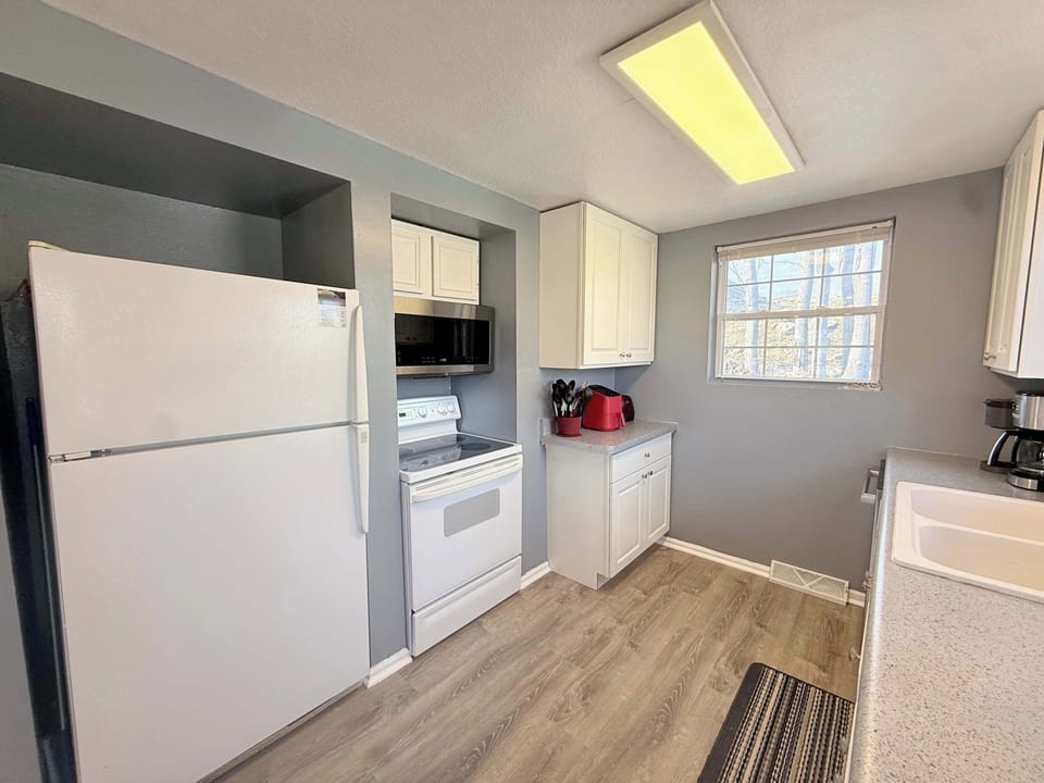 Cozy kitchen, happy hearts