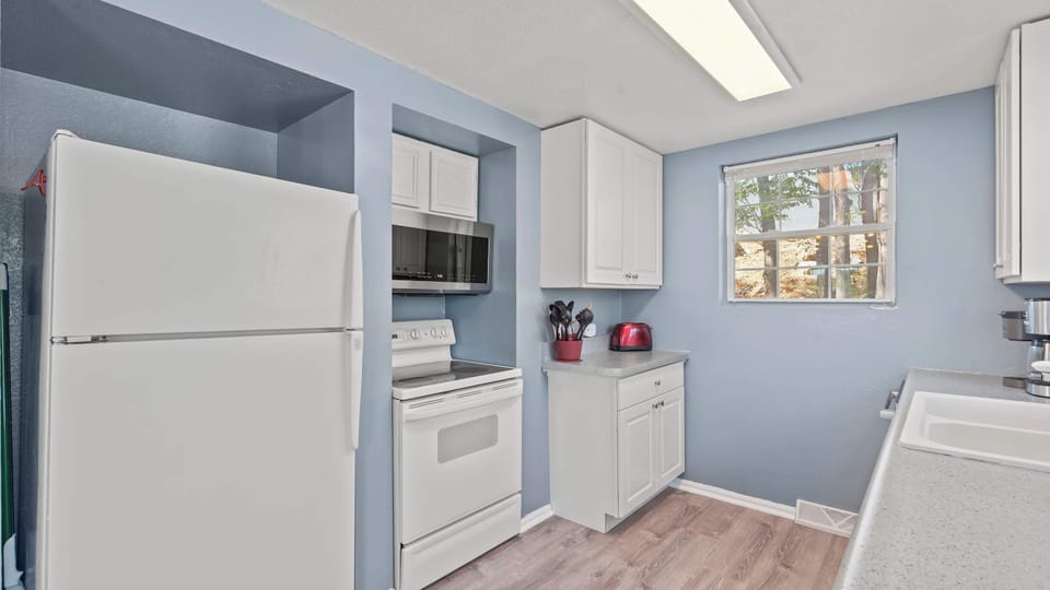 Cozy kitchen, happy hearts