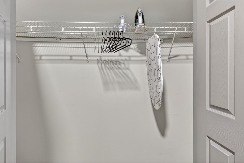 Iron/ironing board