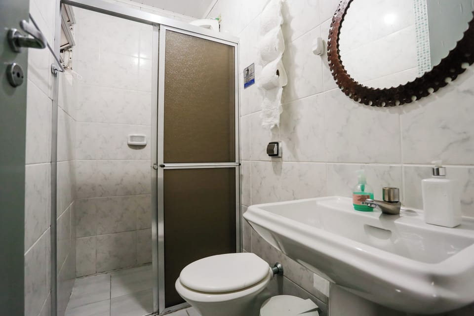 Basic Double Room, Non Smoking | Bathroom | Shower, towels, soap, shampoo