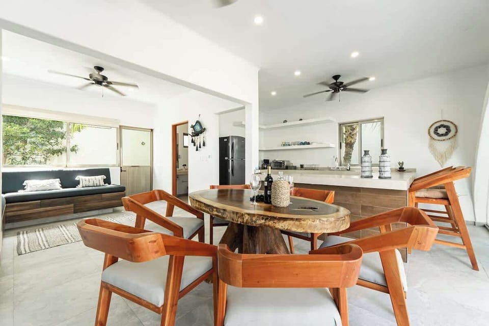 Comedor con 6 espacios disponibles