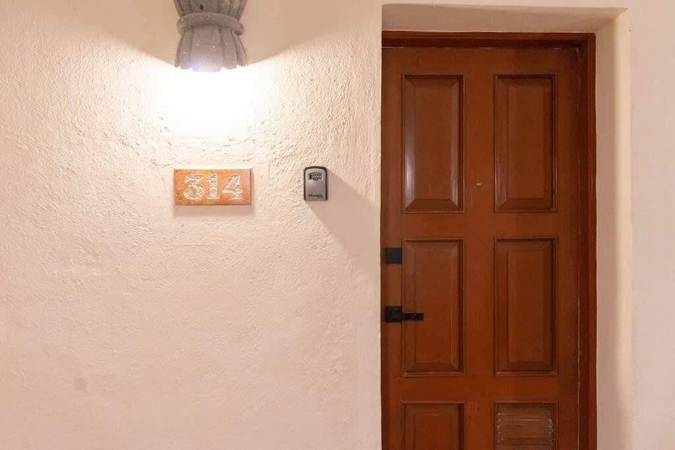 Private entrance to the studio