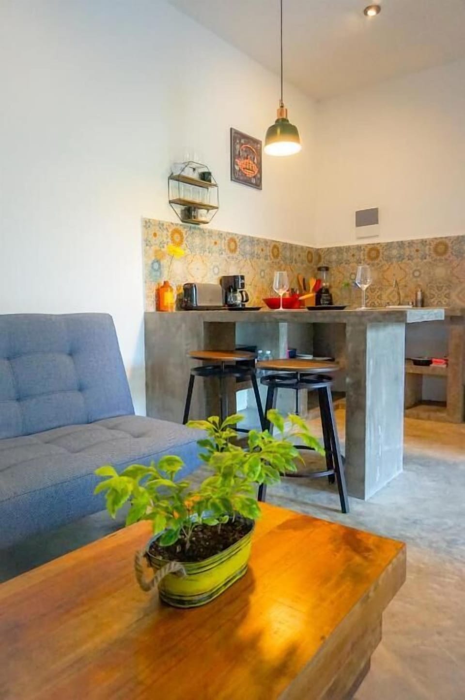 Deluxe Quadruple Room, Courtyard View | Dining