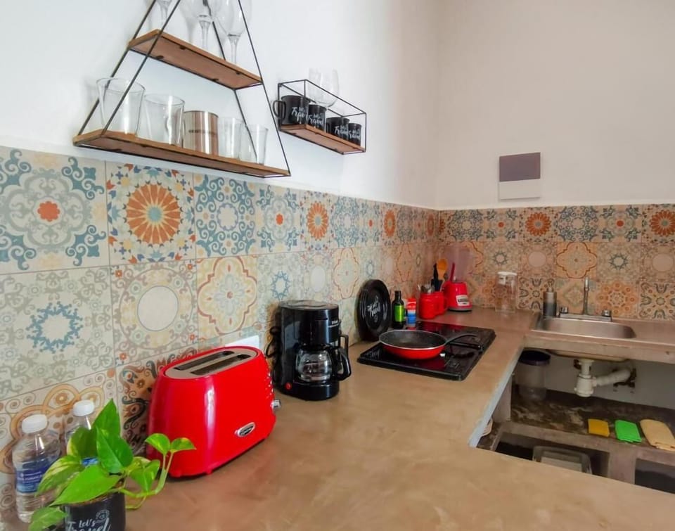 Fridge, stovetop, coffee/tea maker, toaster