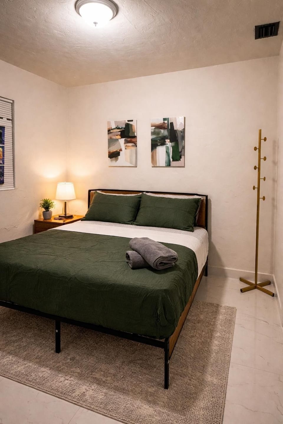 Basic Double Room, Lake View | Desk, free WiFi