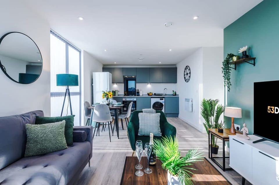 House | 2 bedrooms, desk