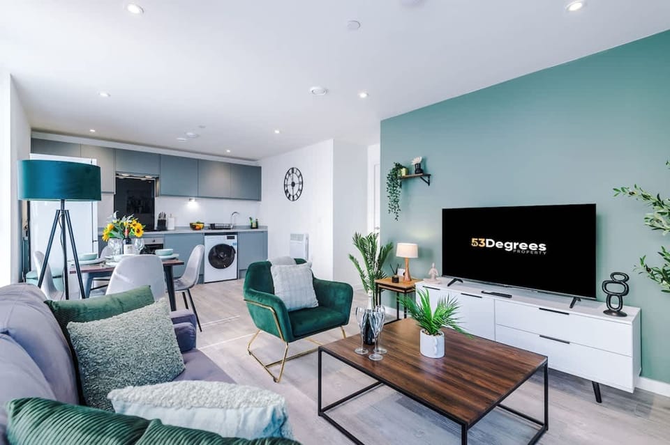 House | 2 bedrooms, desk