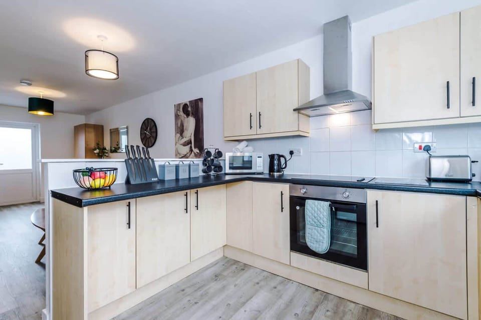 House | 3 bedrooms, desk