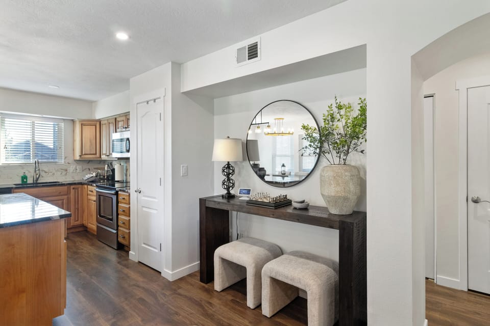 Kitchen / Entry