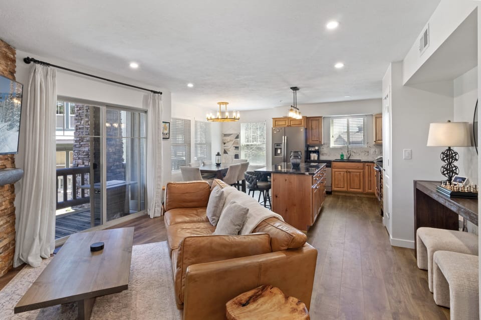 Living Area / Kitchen
