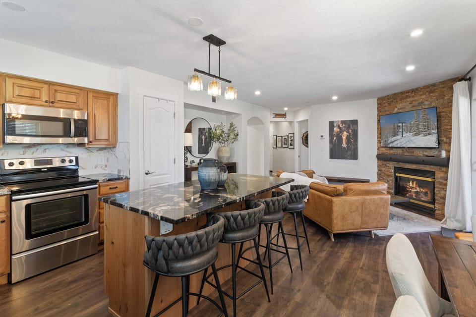 Kitchen / Living Area