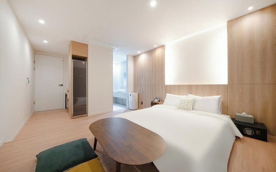 In-room safe, desk, laptop workspace, free WiFi