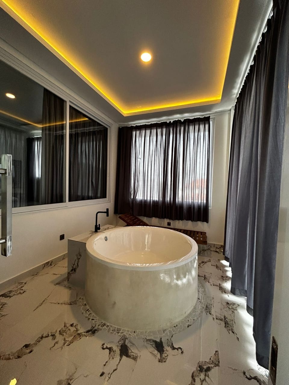 Standard Room | Bathroom | Shower, rainfall showerhead, bidet, soap