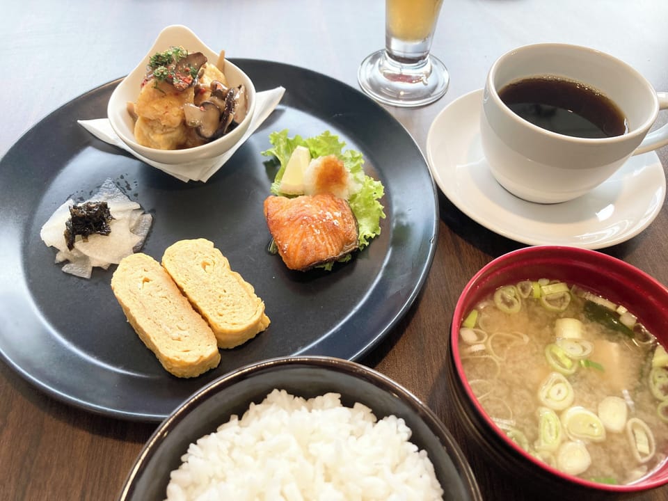 Daily local cuisine breakfast for a fee