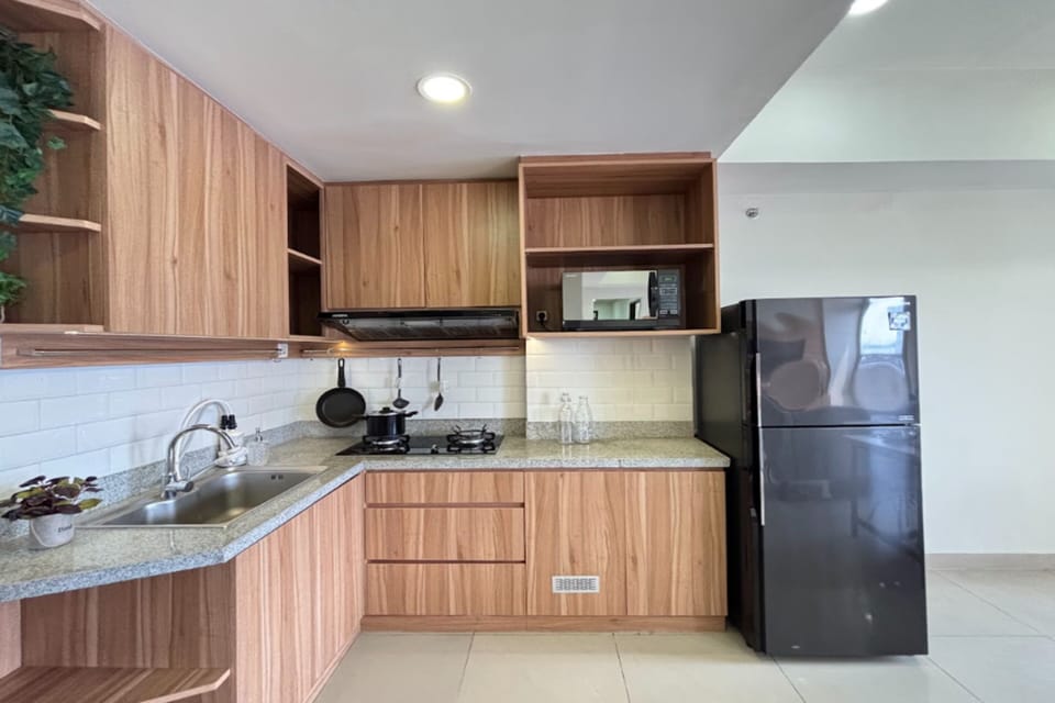 Premier Suite, 2 Bedrooms, Balcony, City View | Private kitchen | Fridge, microwave, oven, dishwasher