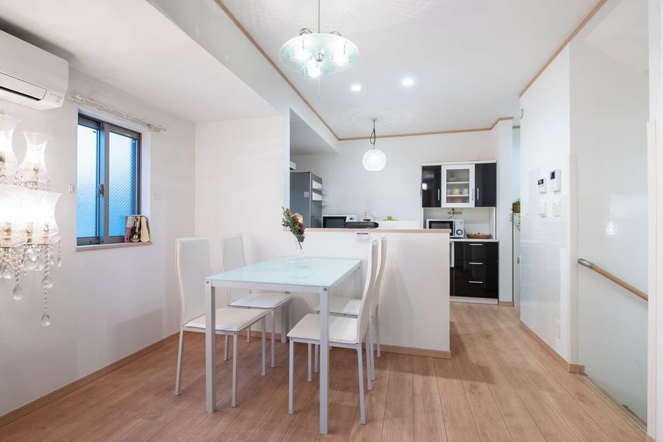 Comfort House, 4 Bedrooms, Non Smoking, Balcony | Dining