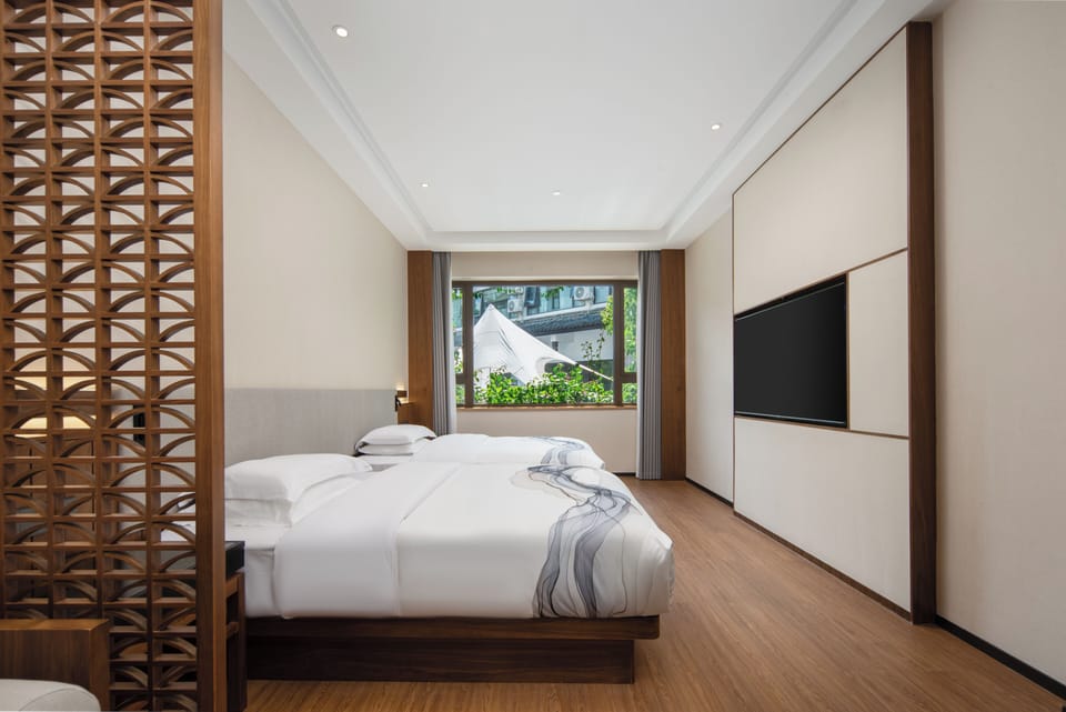 Premier Twin Room, Multiple Beds, Courtyard View | Down comforters, memory foam beds, minibar (free items), blackout drapes