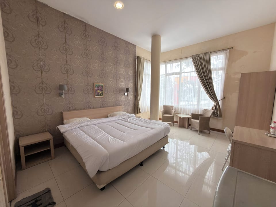 Superior Room | Desk