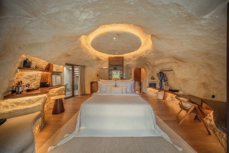 1 Bedroom Plunge Pool with Lagoon Access | Premium bedding, minibar, free WiFi, bed sheets
