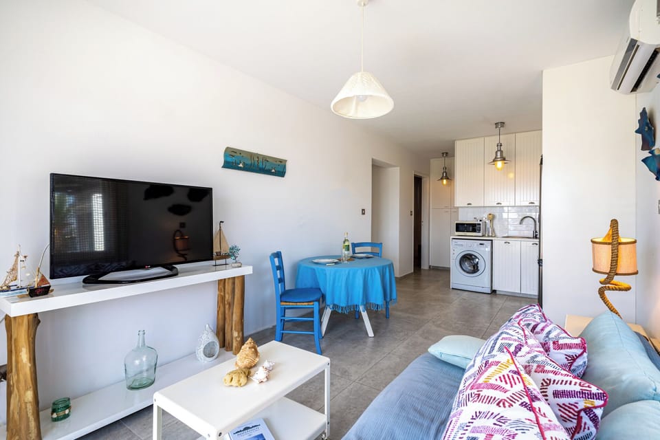 Apartment, 1 Double Bed, Kitchen, Sea View | Living area | Smart TV, Netflix, streaming services