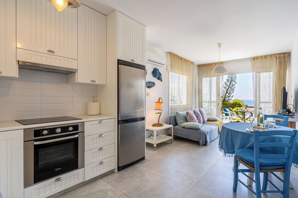 Apartment, 1 Double Bed, Kitchen, Sea View | Interior
