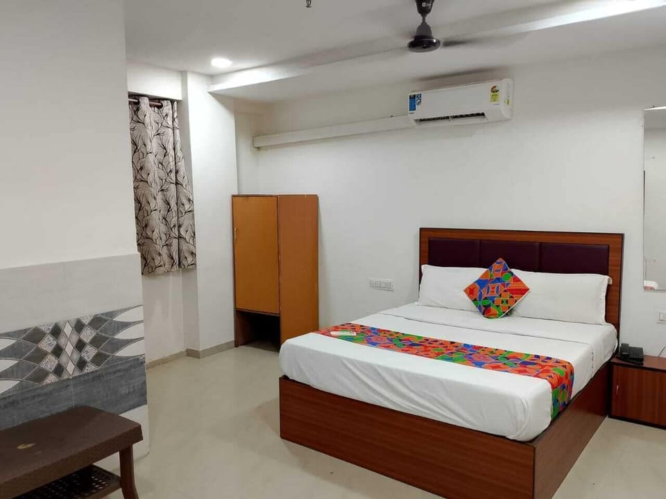 Executive Room | Egyptian cotton sheets, premium bedding, memory foam beds, desk