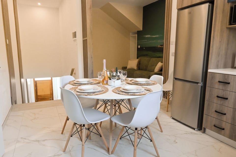 Family Apartment, 2 Bedrooms, 2 Bathrooms (Well Located Modern Apart Balluta Bay) | Interior