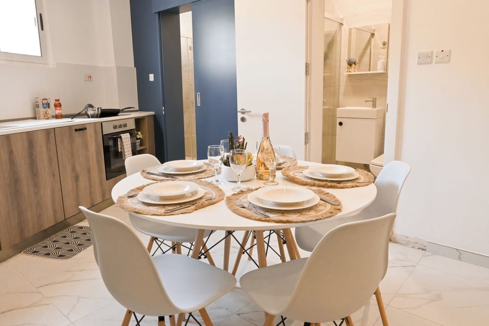Family Apartment, 2 Bedrooms, 2 Bathrooms (Well Located Modern Apart Balluta Bay) | Dining