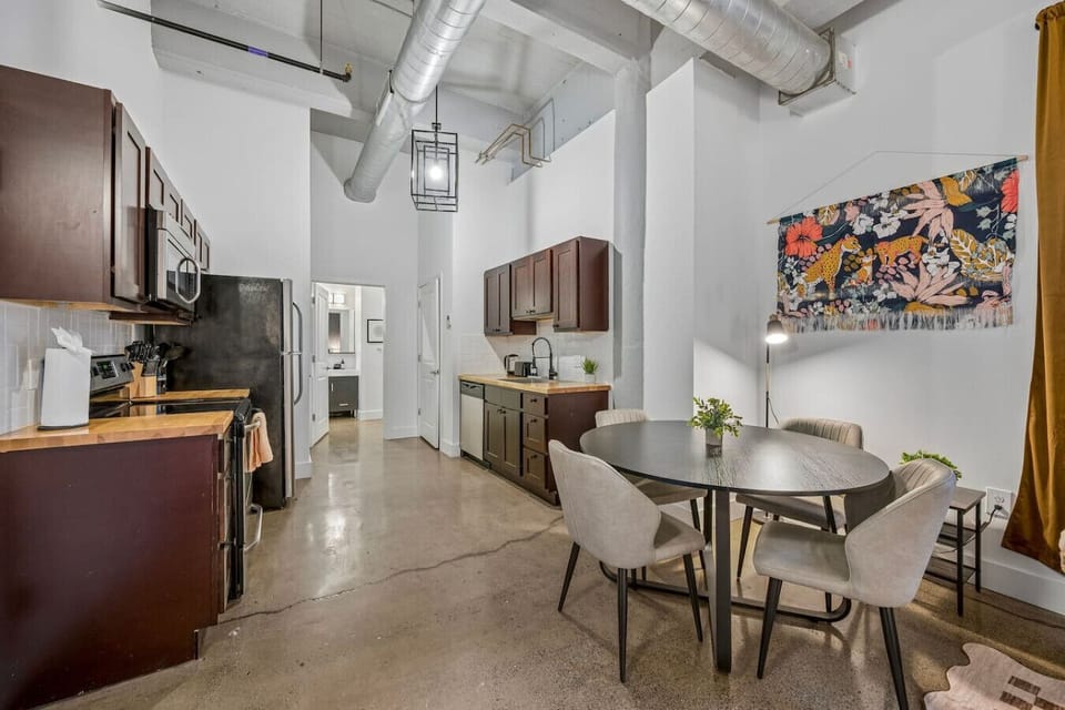 Kitchen + dining area