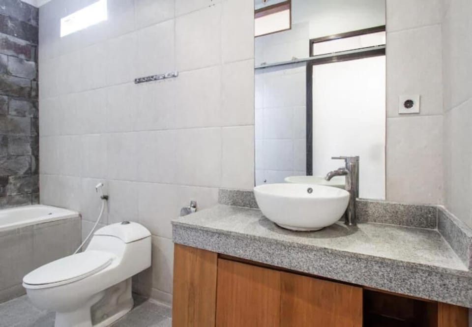 Deluxe Room | Bathroom