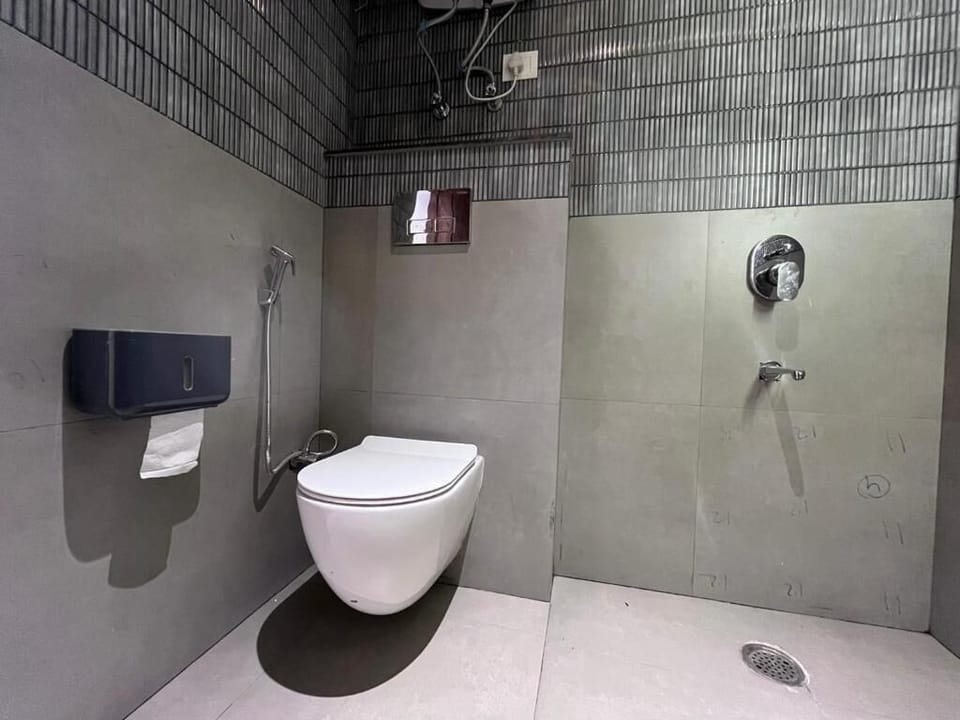Deluxe Double Room, Mountain View | Bathroom | Shower, free toiletries, hair dryer, slippers