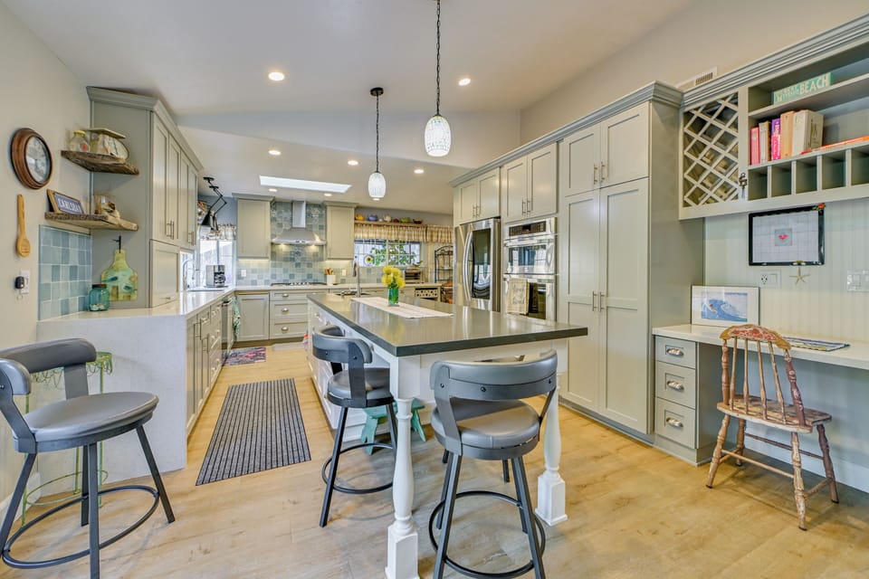 Kitchen | Dishwasher | Stove