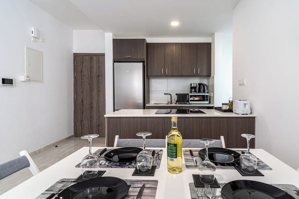 Apartment, 1 Double Bed with Sofa bed, Kitchen, City View | Private kitchen | Coffee/tea maker, full-size fridge, microwave, oven
