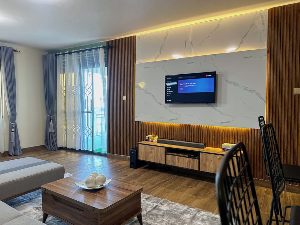 Deluxe Apartment, Lake View | Living area