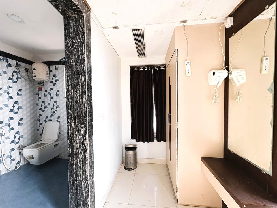 Deluxe Double Room, Balcony, Sea View | Bathroom | Shower, rainfall showerhead, towels, soap