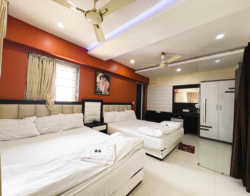 Deluxe Quadruple Room, Balcony | Soundproofing, free WiFi, bed sheets