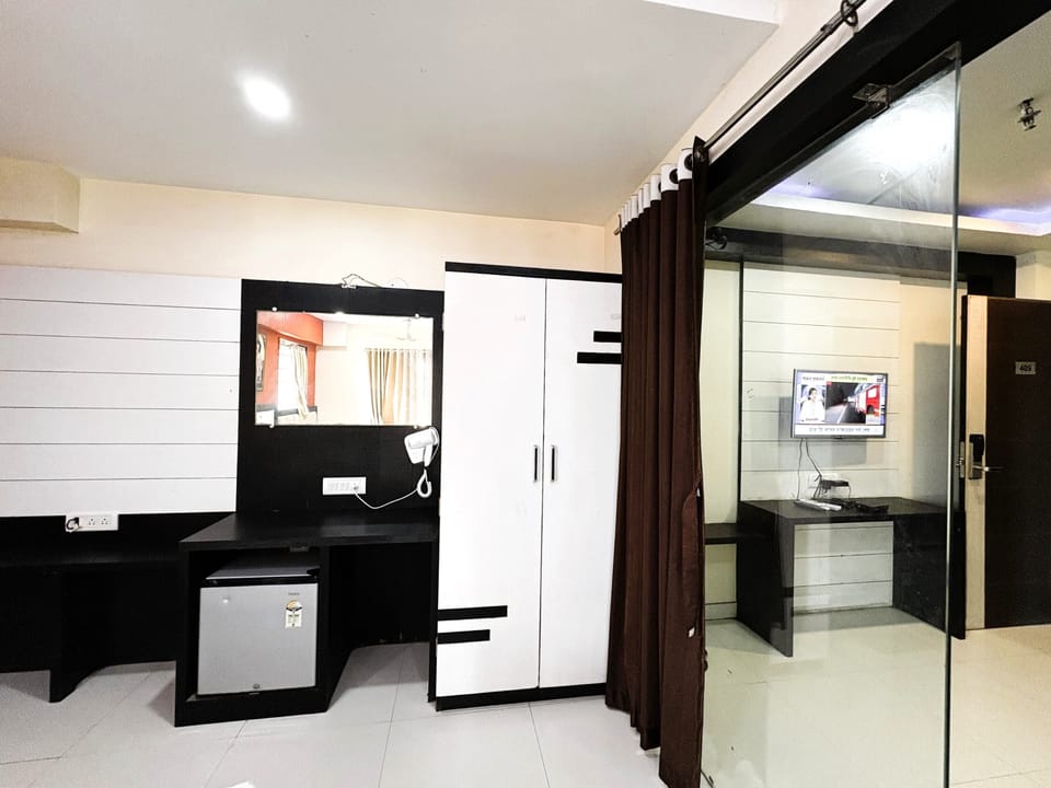 Deluxe Quadruple Room, Balcony | Soundproofing, free WiFi, bed sheets