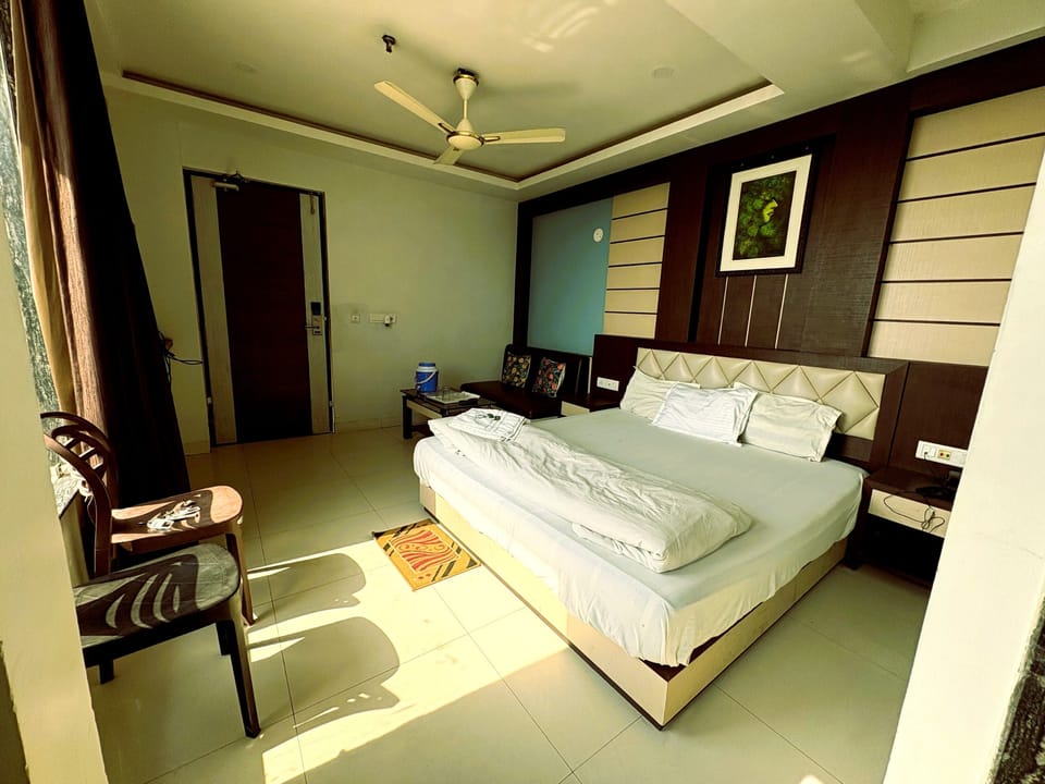 Deluxe Double Room, Balcony, Sea View | Soundproofing, free WiFi, bed sheets