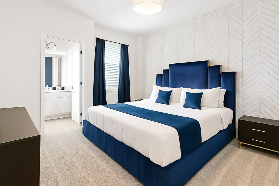 Superior Double Room, 1 King Bed, Non Smoking | Iron/ironing board, free WiFi, bed sheets