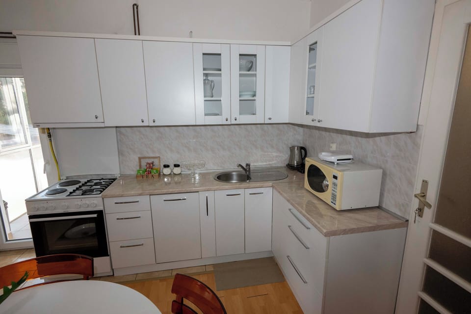 Family Apartment, 2 Bedrooms, Balcony, Garden View | Private kitchen | Full-size fridge, microwave, oven, stovetop