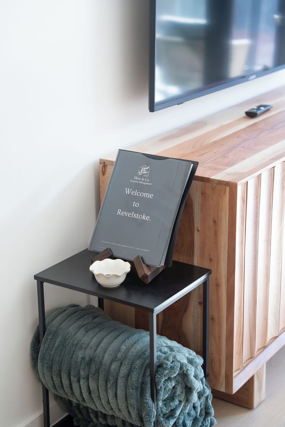 Salish Peaks- Living area